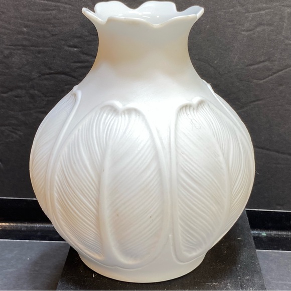 Hutschenreuther Matt White Bisque 5.5"  Vase by Achtziger OP ART 70´s Leaves - Picture 13 of 14